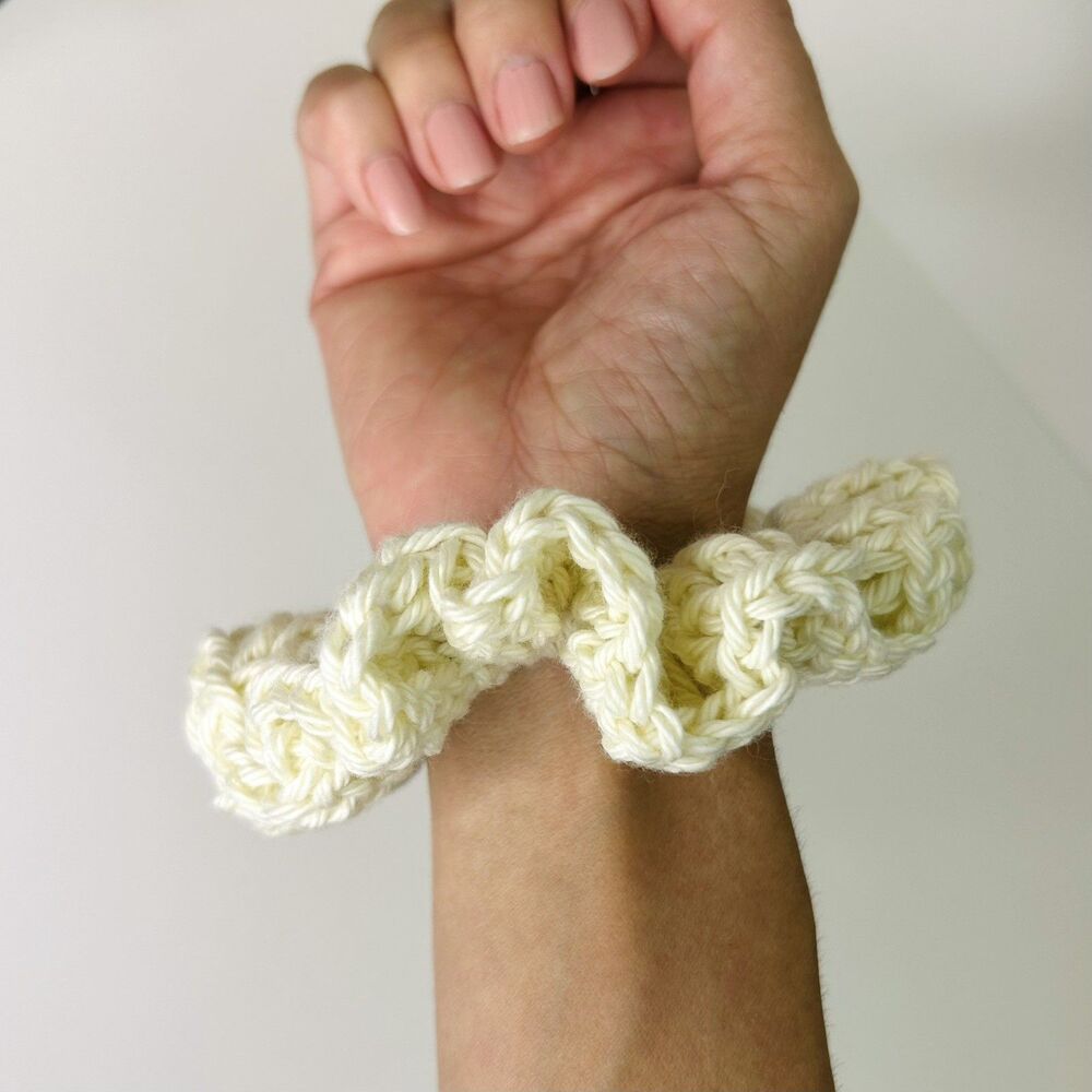 4” Handmade 100% Cotton Cream/ Off White Crochet Scrunchie NWOT